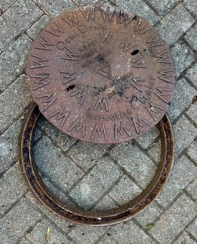 Round cast iron manhole - iron, cover
